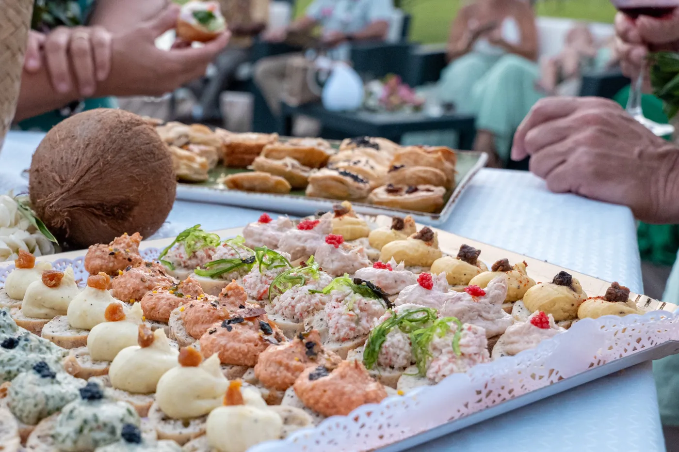 Plateau de canapés et feuilletés pour le cocktail
